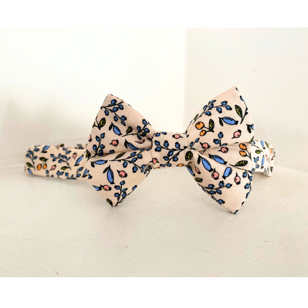 Vines and Berries Scrunchie Dog Bowtie